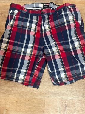 Haggar Red, Navy & White Plaid Flat-Front Men's Shorts Size 40